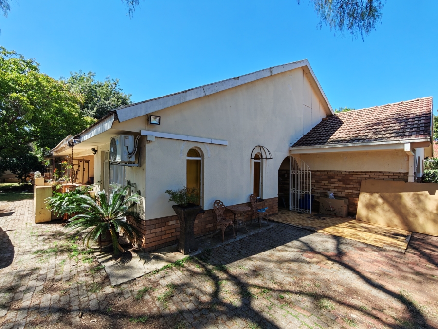 5 Bedroom Property for Sale in Kannoniers Park North West